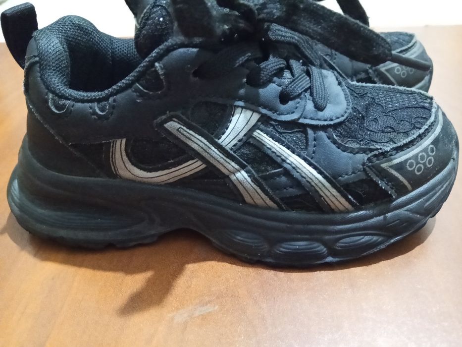 Кроссовки для девочек