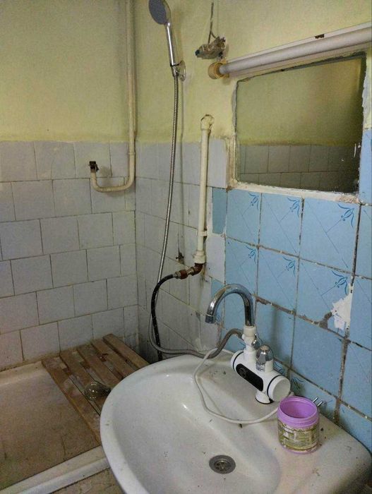 Срочно продается 5-комнатнаяквартира центре города Гулистана