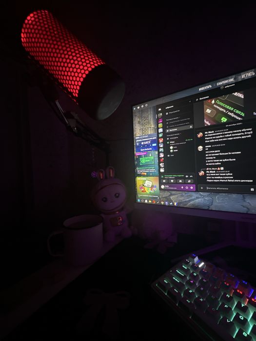 Продам микрофон HyperX QuadCast S + держатель (пантограф)