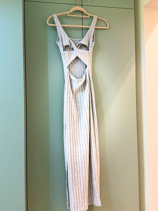 Сива дълга рокля с цепка