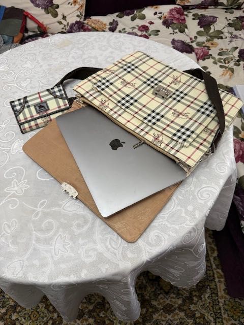 Дамска чанта-сейф BURBERRYS със заключване за лаптоп и документи