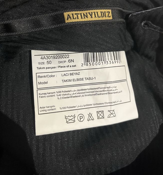 Costum barbati nou cu eticheta