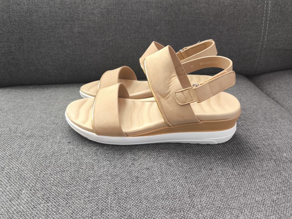 Дамски сандали Clara Barson