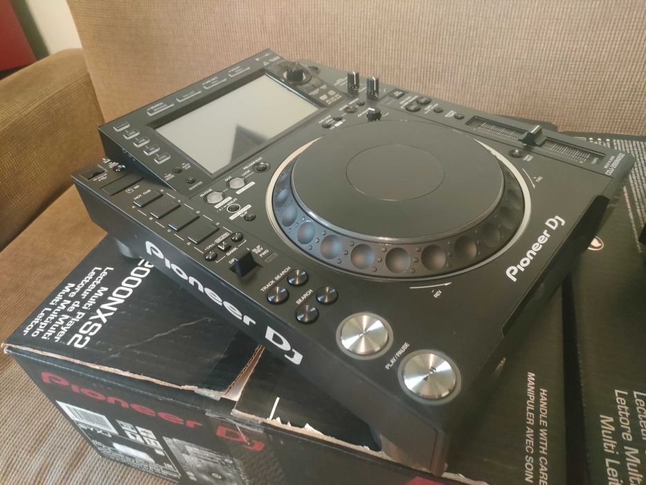 2 cd playere Pioneer cdj 2000 Nexus 2 impecabile in cutii cdj 3000