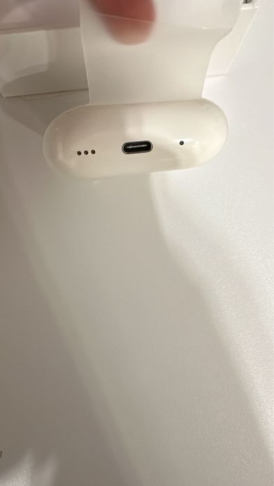 Продам кейс оригинал airpods pro 2