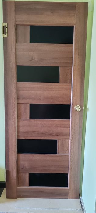 Продам межкомнатную дверь.