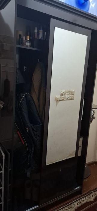 Шкаф в прихожую или коридор,вместительный