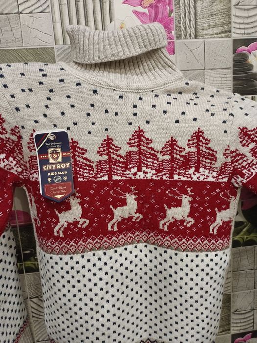 Срочно продам новогодние свитера