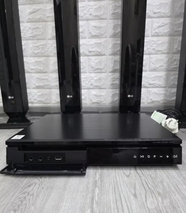 Домашний кинотятор LG LHD657