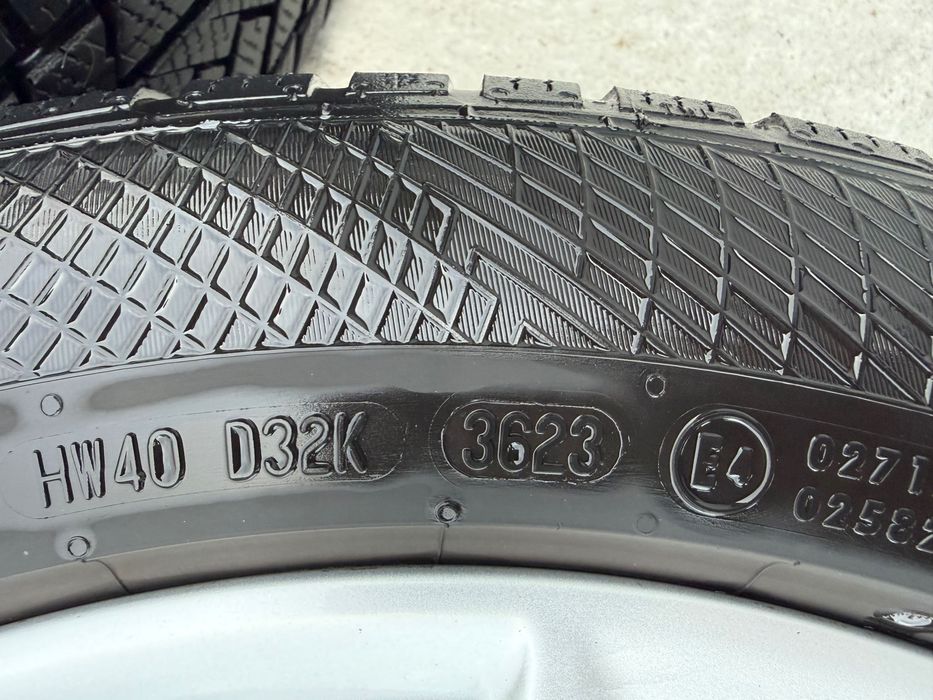 Оригинални джанти със зимни гуми 225/50/17 за AUDI