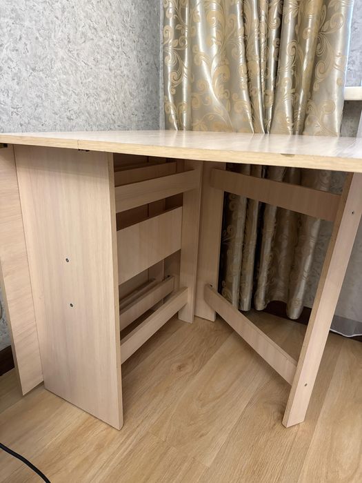 Продается стол-книжка