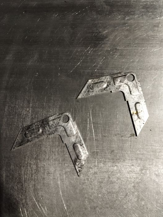 Уголок монтажный 20