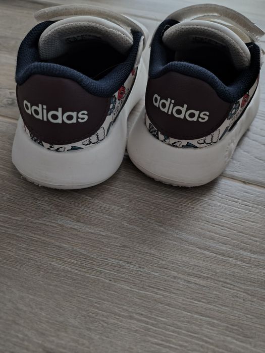 Adidași mărimea 24