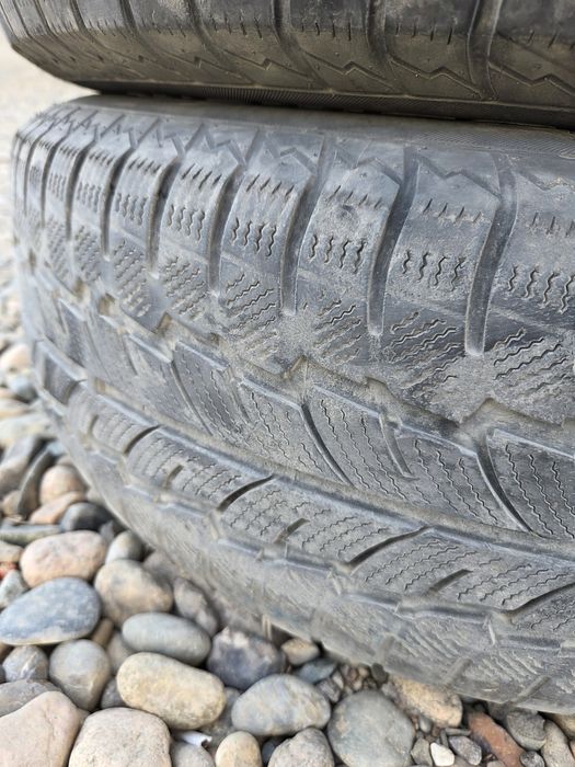 Зимние шины 235/65/R17