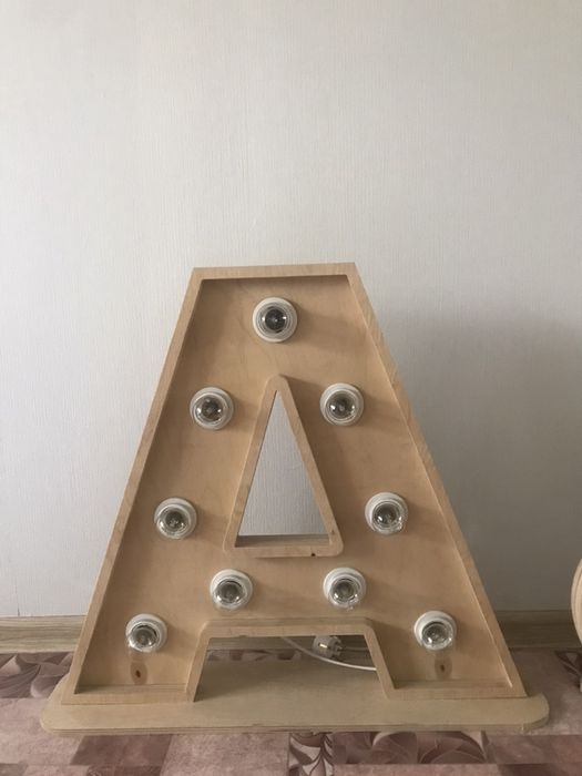 Буквы с лампочками