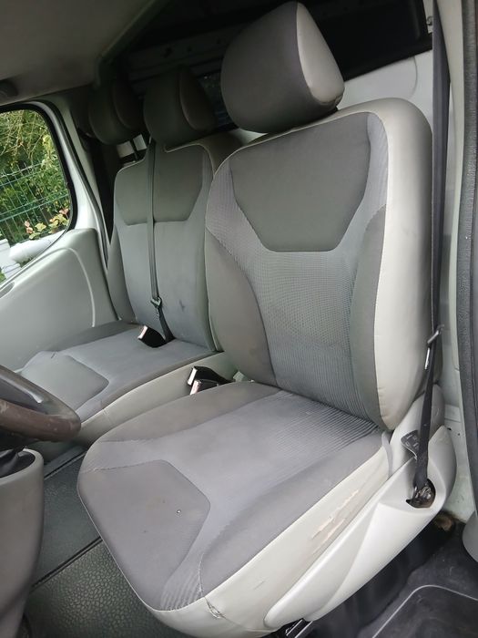 Dezmembrez Opel Vivaro motor 2.5 euro 4