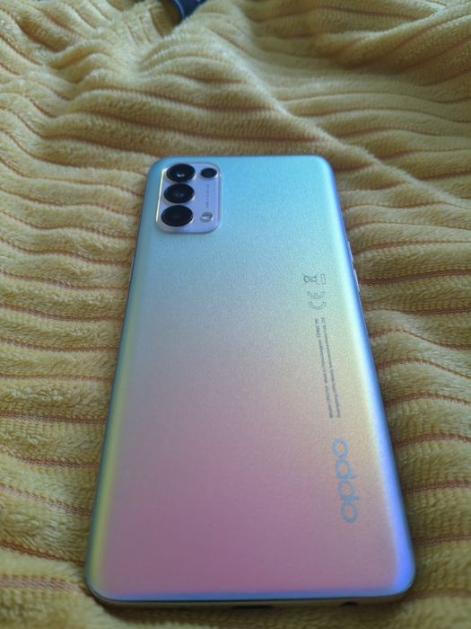 Телефон Oppo reno5