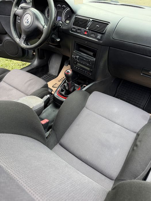 Vând Volkswagen Golf 4, an 2004, hatchback. Preț negociabil.