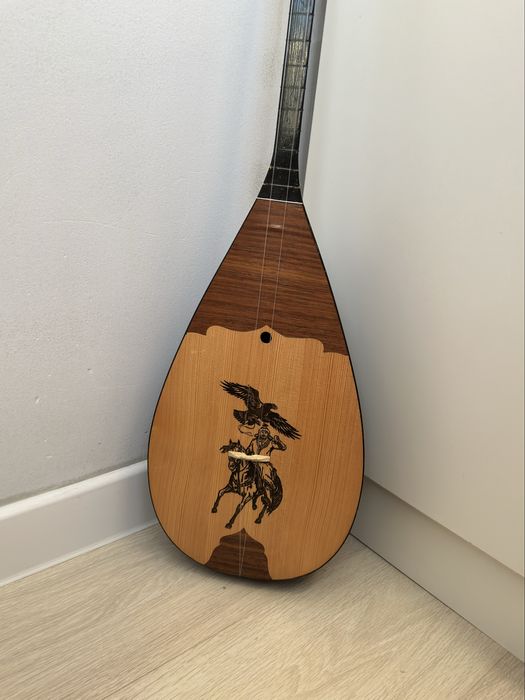 Домбыра с чехлом