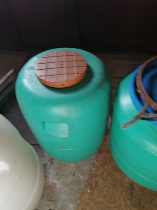 Бидони по 80литра.