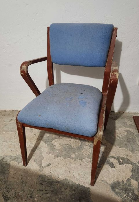 Ретро дървен стол с подлакътници за реставрация