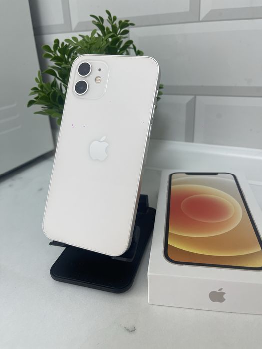 iPhone 12.  64Гб