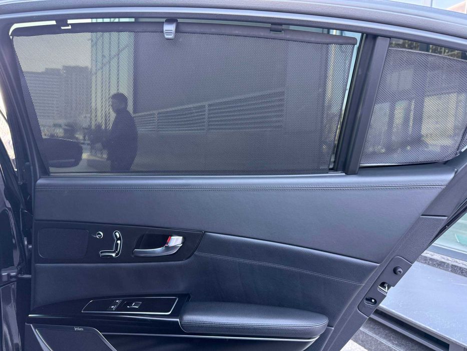 Kia Quoris (premium sedan)