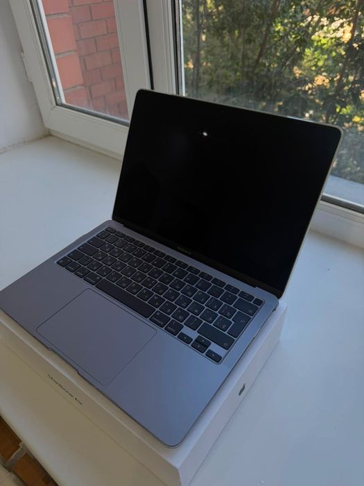 Срочно продам MacBook в идеальном состоянии