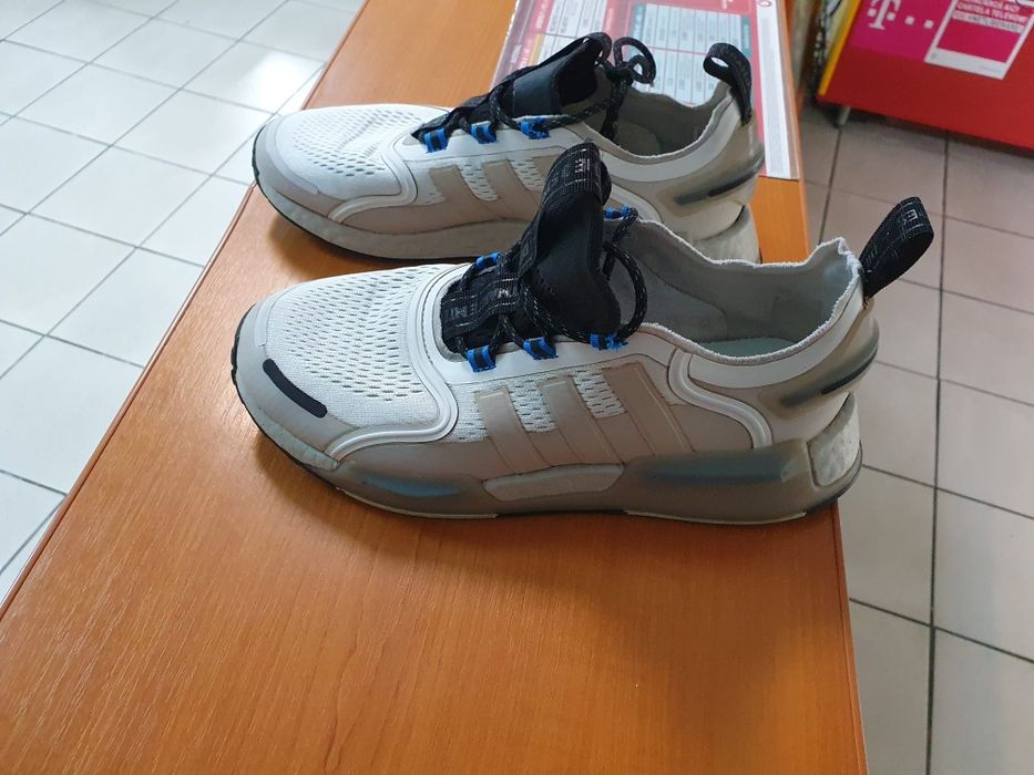 Vind Adidas NMD V3 Cristal White