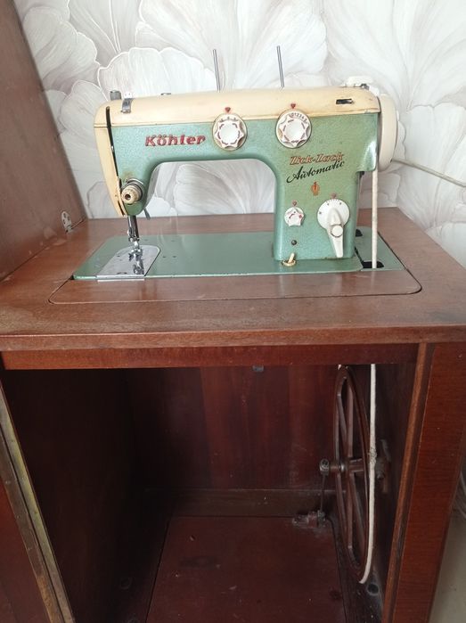 Продаётся немецкая швейная машина Köhler.
