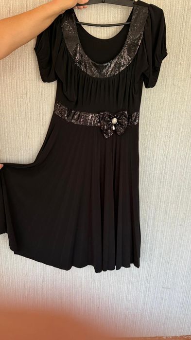 Нарядное платье продам.