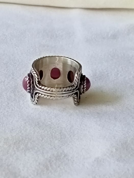 Кольцо с рубинами унисекс
