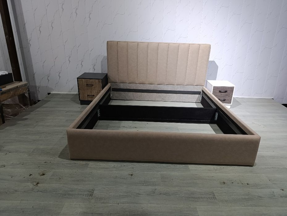 Кровать с мягким изголовьем