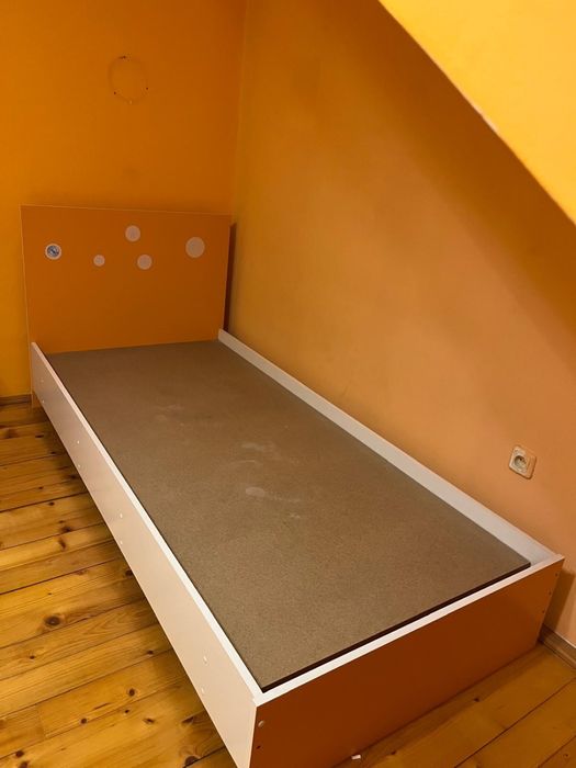 Mobila copii - birou cu biblioteca, dulap, pat cu saltea, noptiera