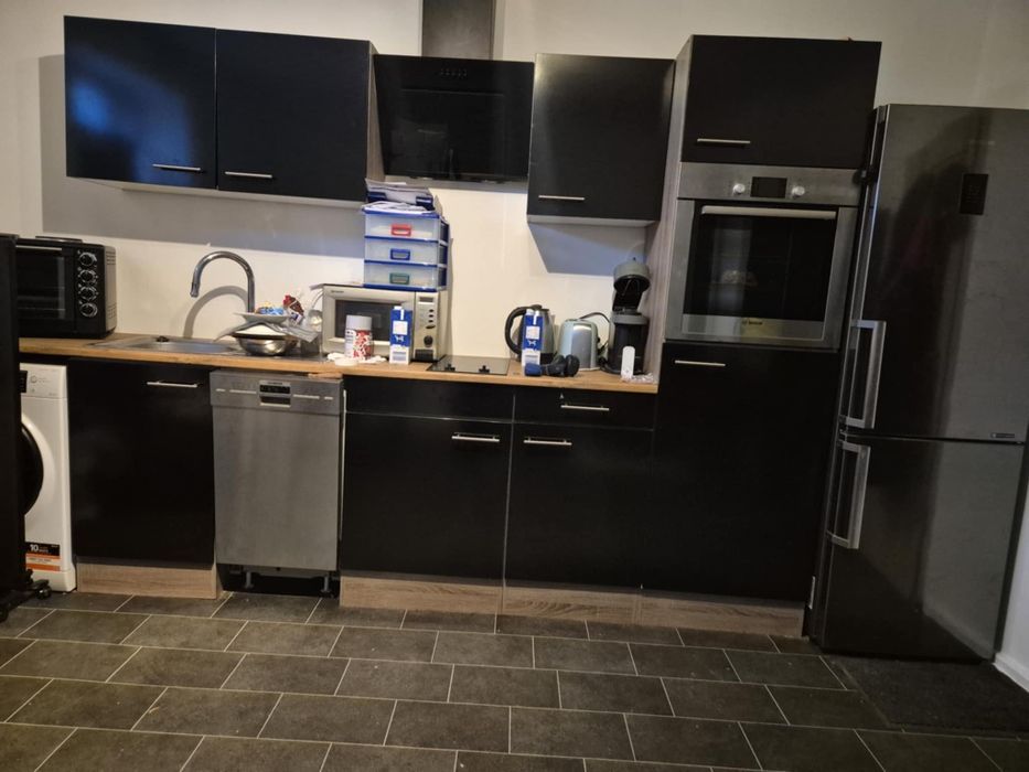 Vand mobila ìncoroprata cu diverse