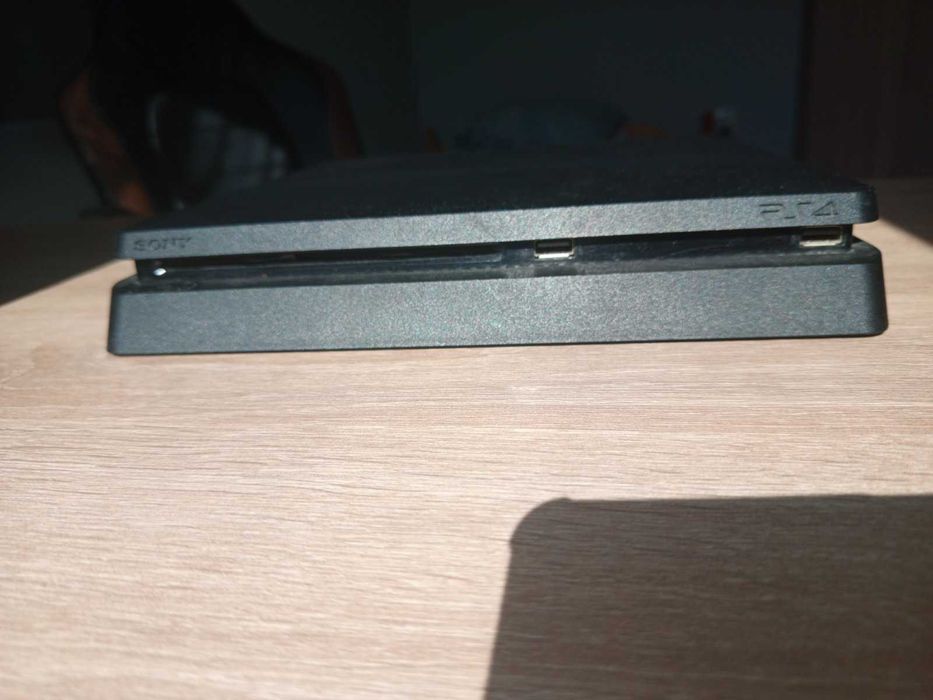 PS 4 slim !!! Има 872 гб място!! HDMI