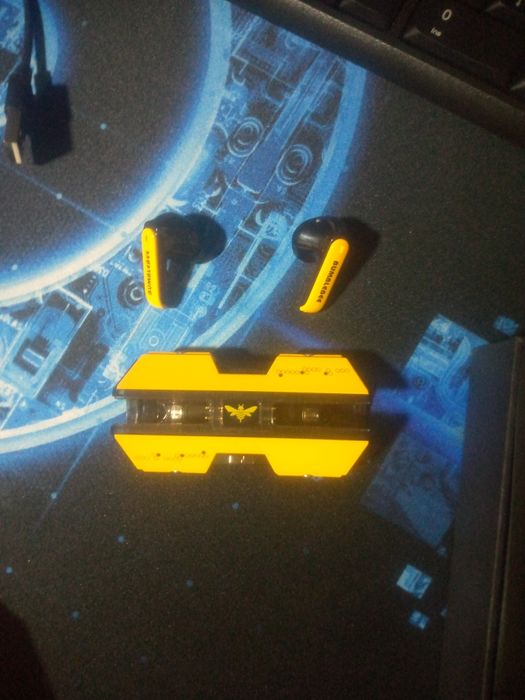 Наушники от компании бамбилби. Торг есть !