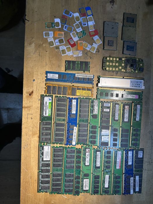 Vand mai multe componente pc vechi PRET PE TOT