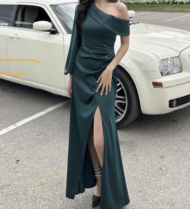 Вечернее платье зеленое изумруд длинное