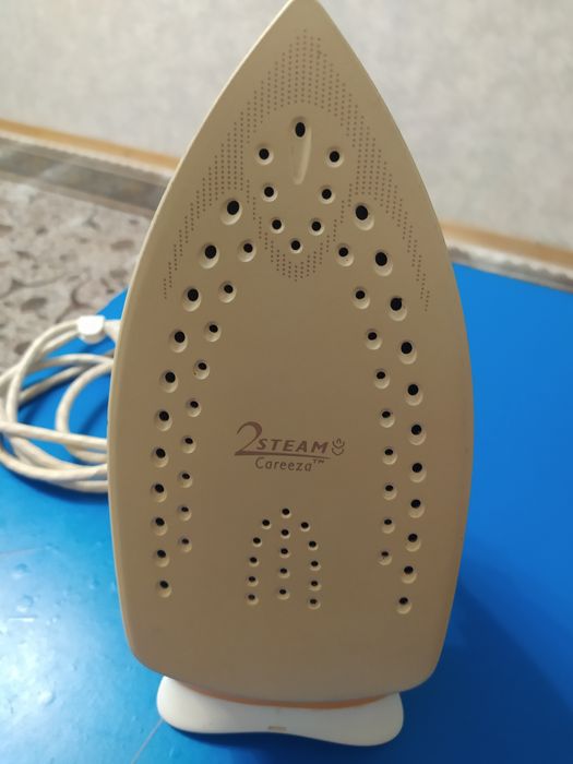 Продам утюг 5000тенге.