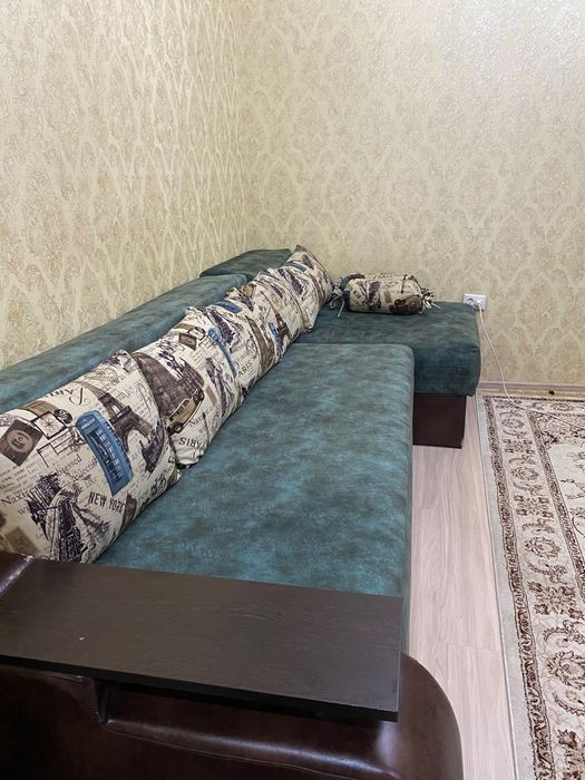Продам угловой диван двухспальный