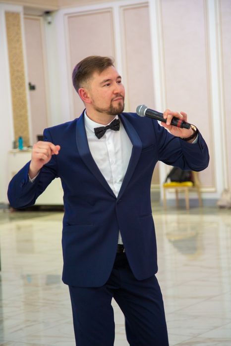 Ведущий, шоу мен, тамада.