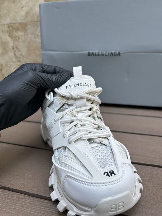 Balenciaga track noi in cutie