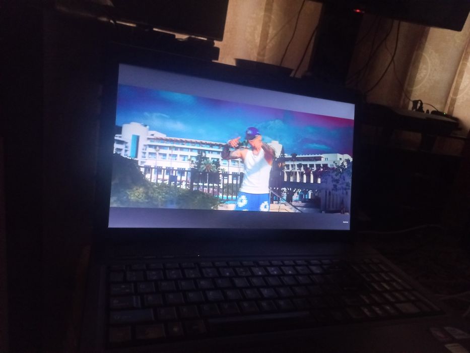 Notebook Lenovo ideal holati tiniq ofisnoy holati yangi.