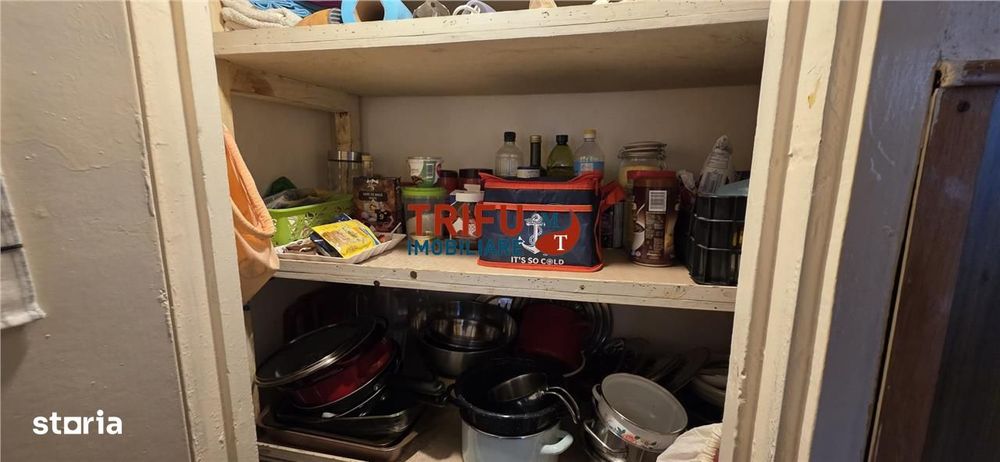 Apartament  de vanzare 3 camere etaj 1