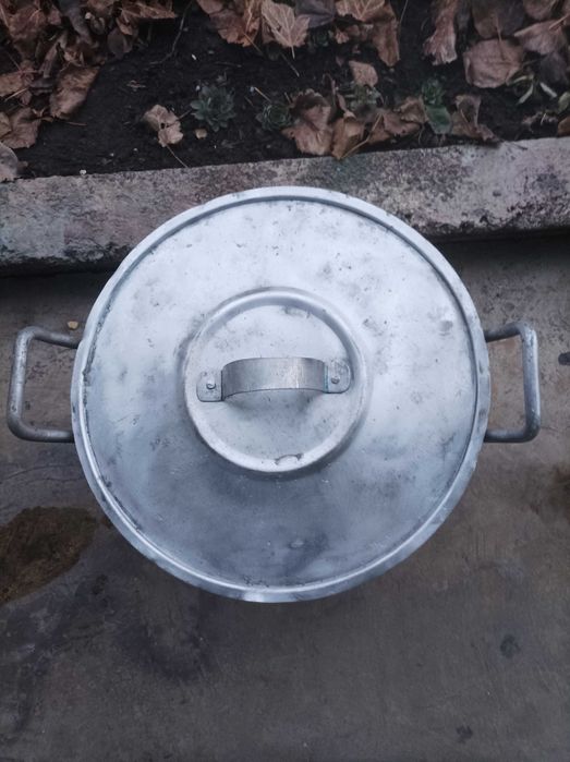 Алюминевая кастрюля