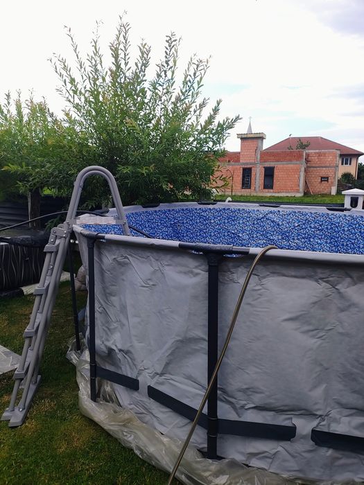 Vând Piscină cu pompa nisip Bestway
