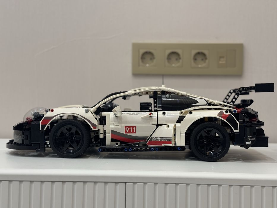 Продам Lego Porsche 911 RSR