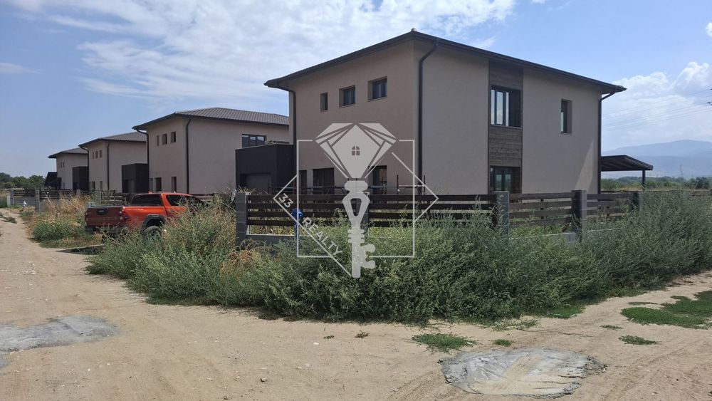 Продава се Къща в Стамболийски - 240 кв.м за 959 €/кв.м - Снимка #1