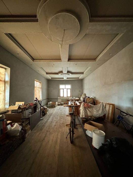 Guliston shaxar ,4 mavzeda joylashgan 10 sotix yer matdoniga ega hovli